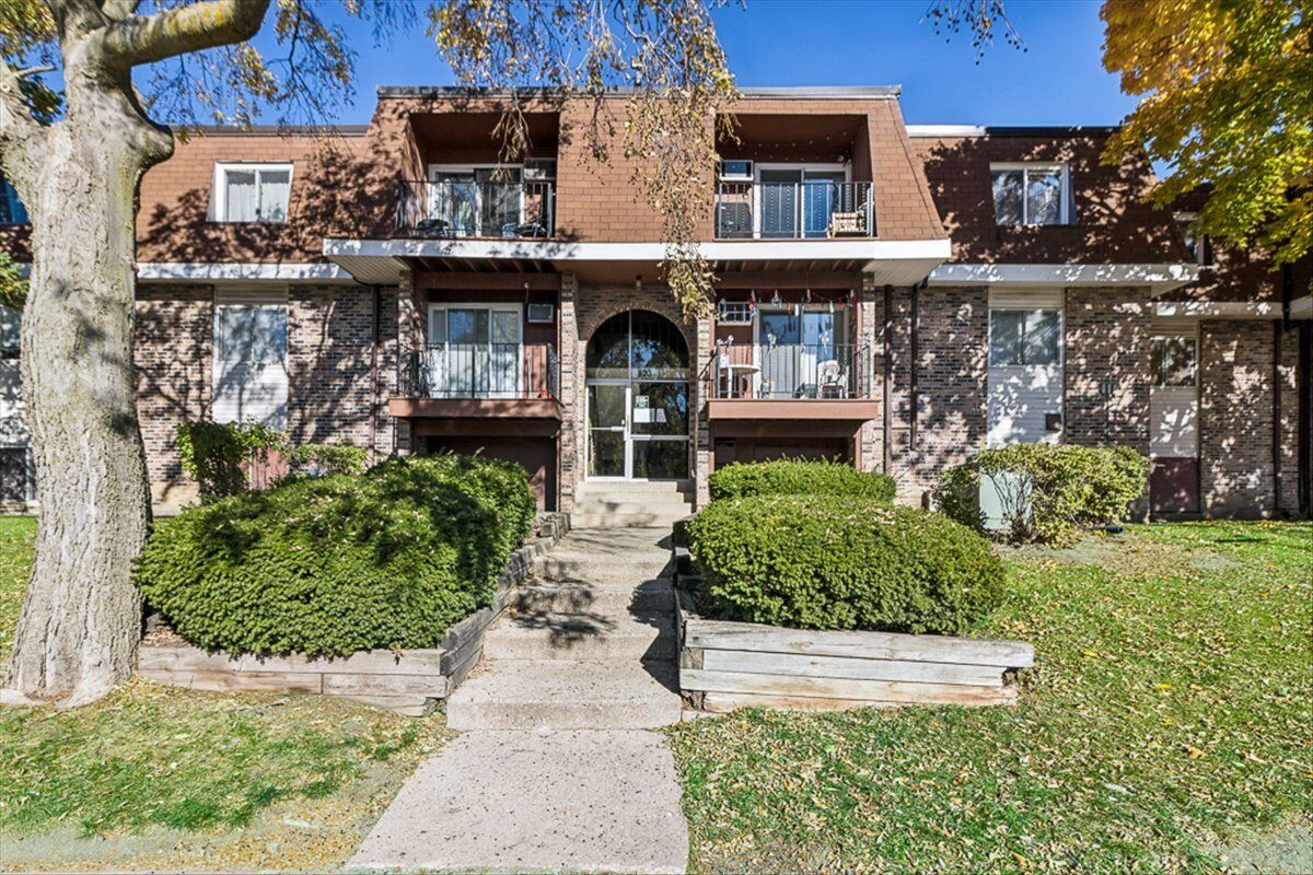 Property Photo:  620 Mesa Drive 310  IL 60169 