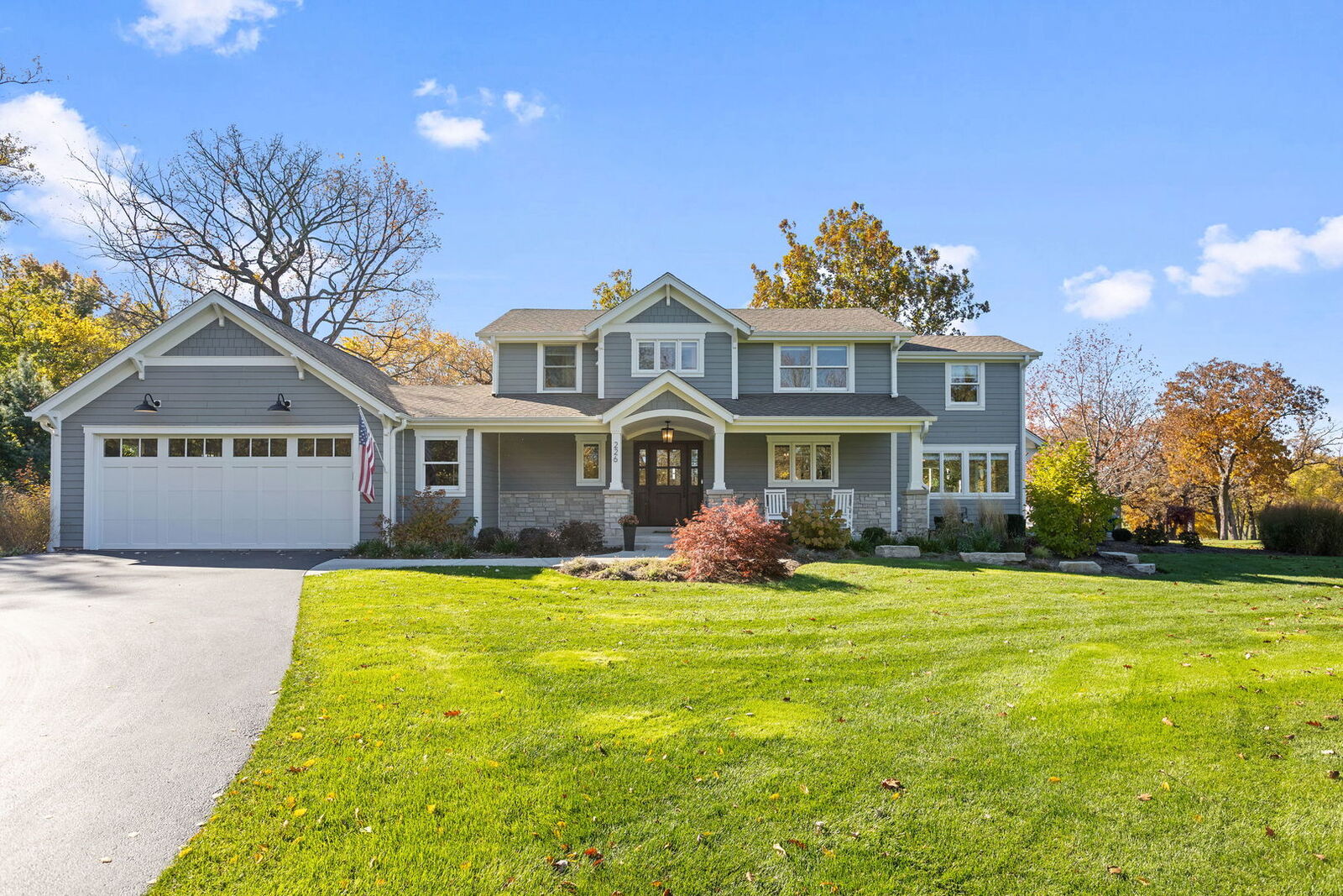 Property Photo: 226 Biltmore Drive IL 60010