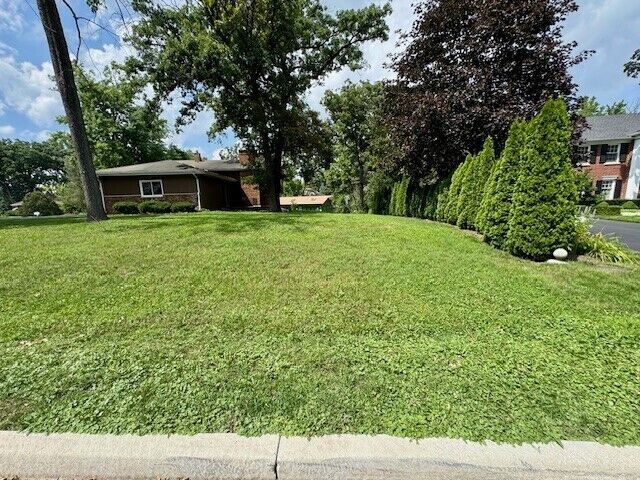 Property Photo: 37 E Cambridge Drive IL 60523