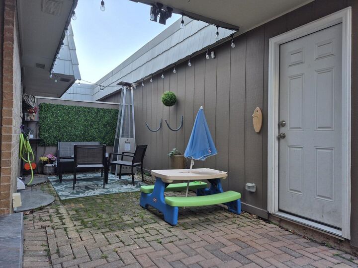 Property Photo: 643 Burgundy Court B IL 60007