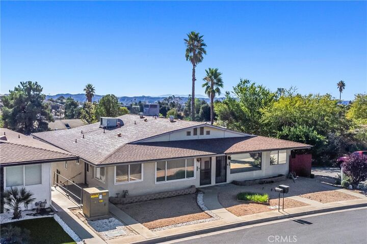 Property Photo: 217 Summit View CA 92320