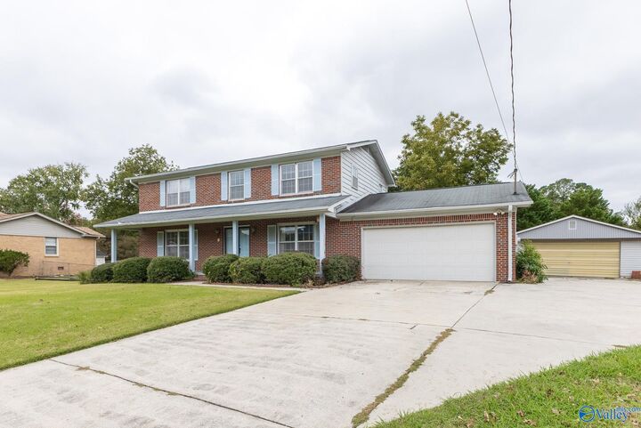 Property Photo:  817 Mira Vista Drive SE  AL 35802 