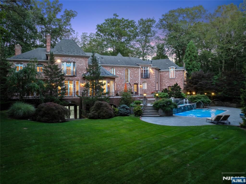 Property Photo:  47 Fox Hedge Road  NJ 07458 