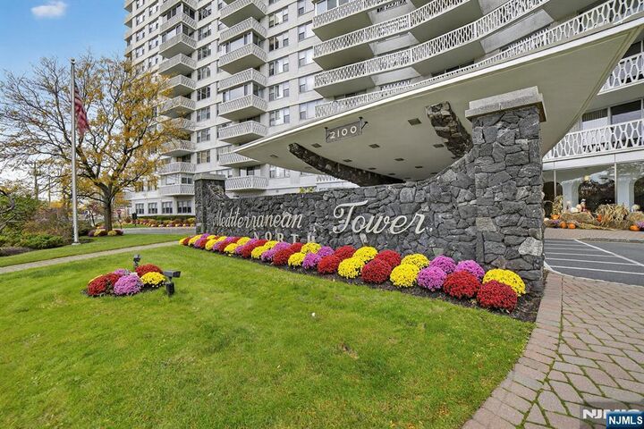 Property Photo:  2100 Linwood Avenue 17U  NJ 07024 