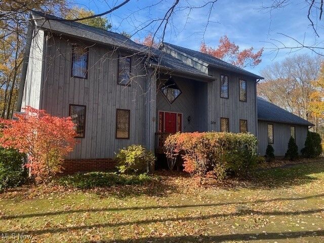 Property Photo: 200 Greentree Circle OH 44202