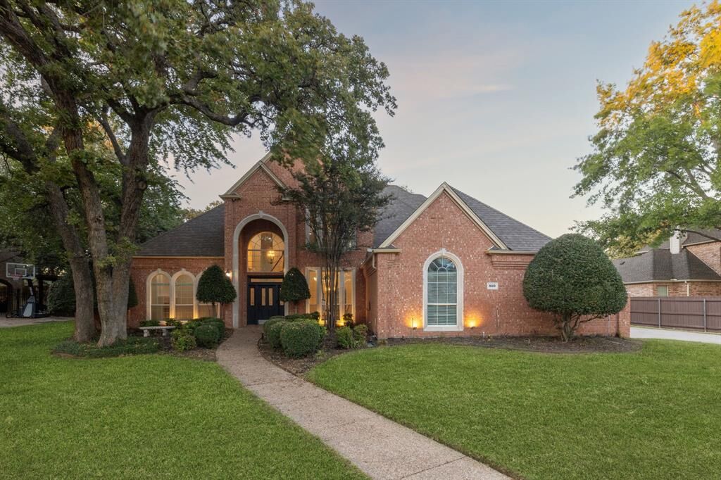 Property Photo: 810 Brazos Drive TX 76092