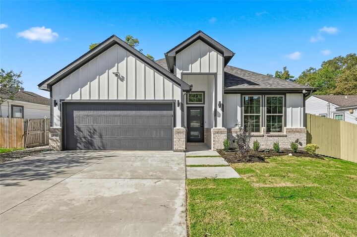 Property Photo:  805 NE 31  TX 75050 