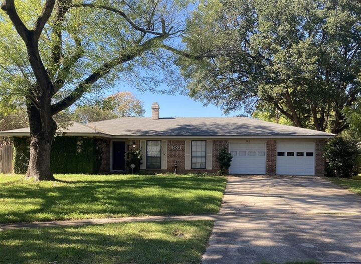 Property Photo:  302 Burgundy Circle  LA 71105 