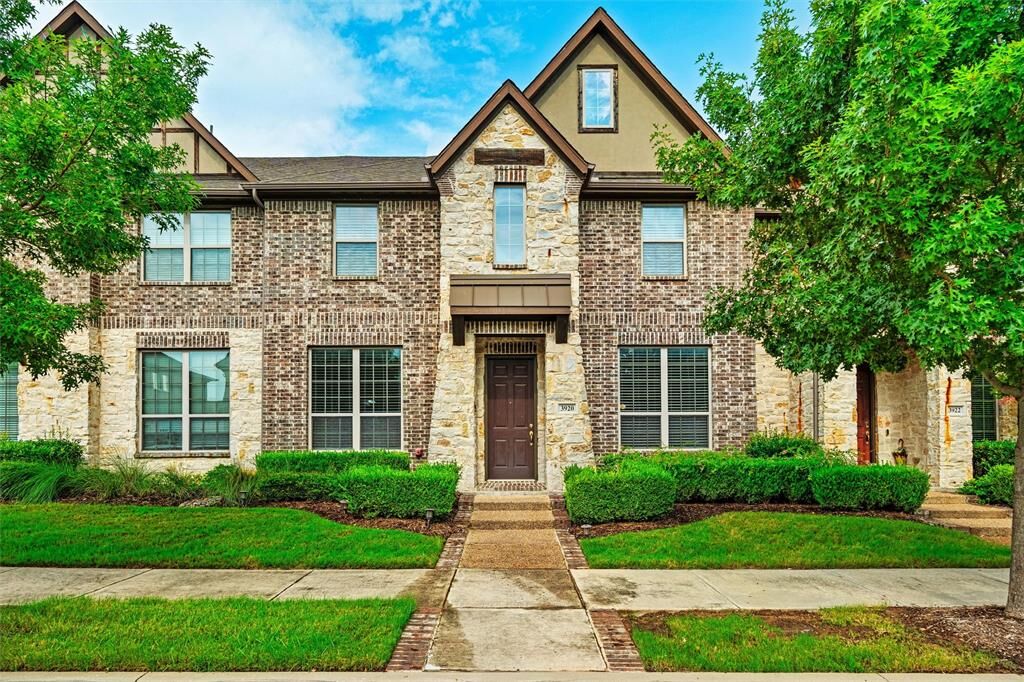 Property Photo: 3920 Canton Jade Way TX 76005