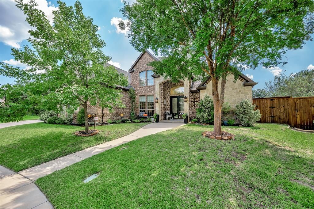 Property Photo:  7901 Forest Point Court  TX 76182 