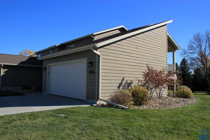 Property Photo: 200 Prairie Bluff Drive IA 51054