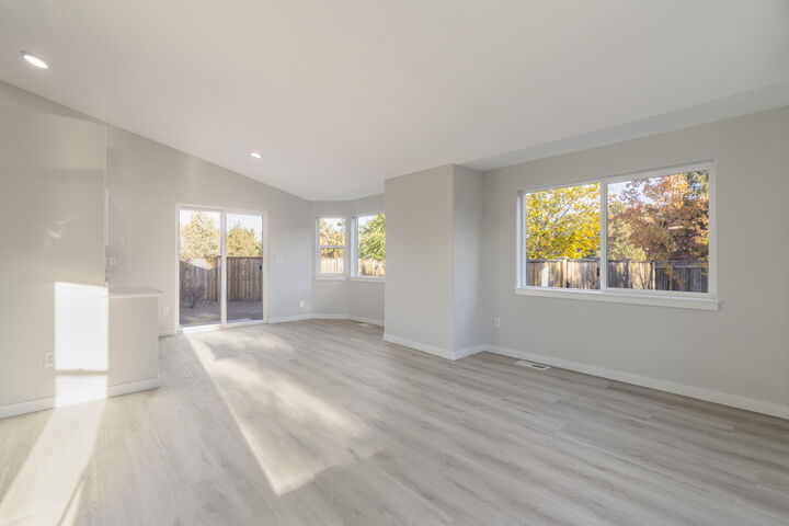 Property Photo: 3362 NE Collier Court OR 97701