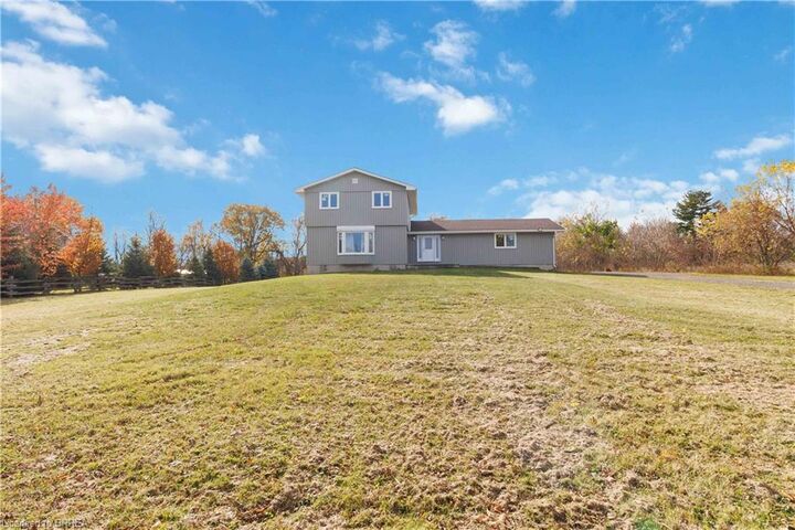 Photo de la propriété: 8 War Road ON N3T 5L6