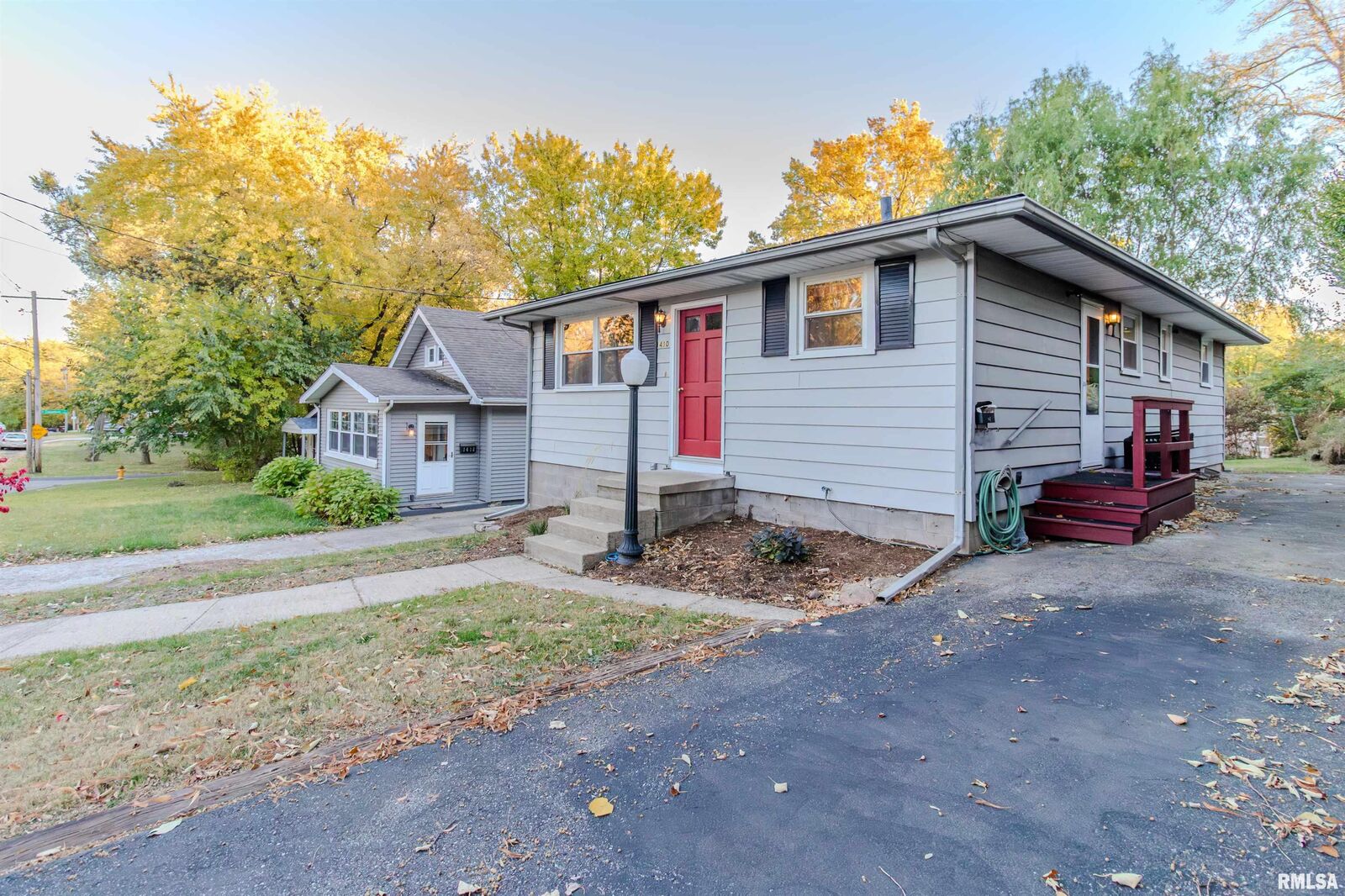Property Photo:  1410 E Fairoaks Avenue  IL 61603 