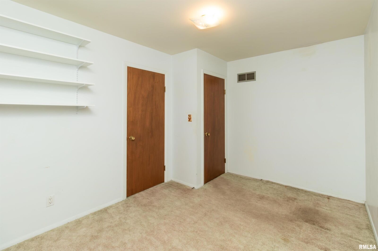 Property Photo:  1410 E Fairoaks Avenue  IL 61603 