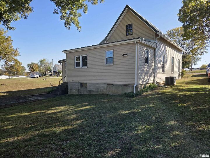 Property Photo:  208 W Cherry Street  IL 62887 