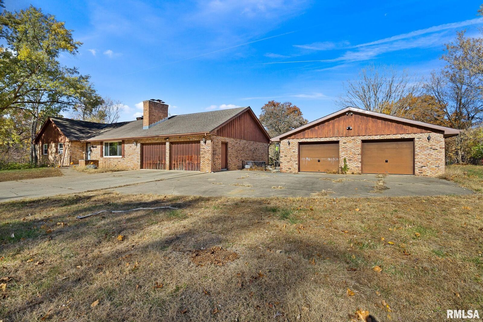 Property Photo:  228 E Far Hills Drive  IL 61611 