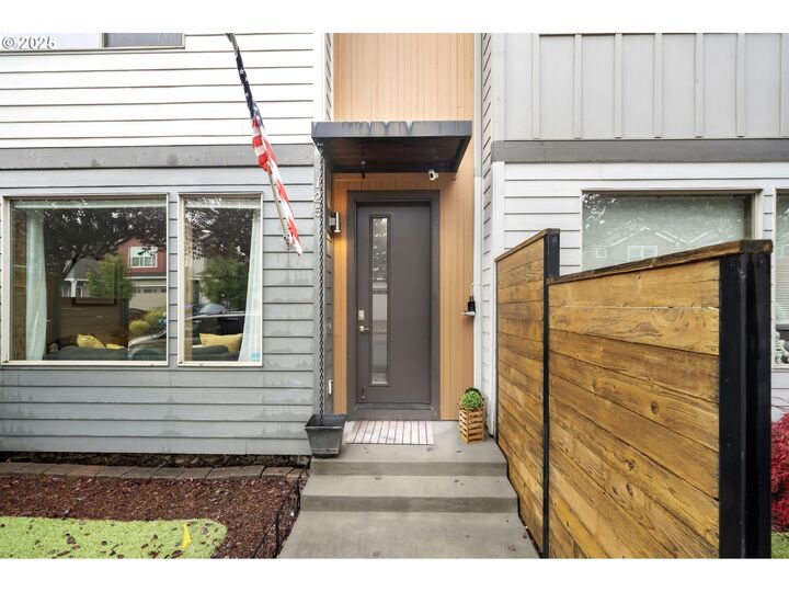 Property Photo: 125 N 44th Pl WA 98642