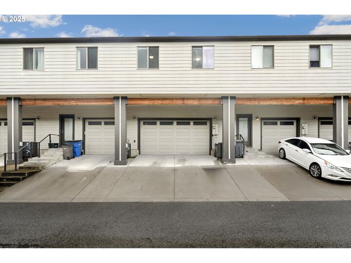 Property Photo:  125 N 44th Pl  WA 98642 