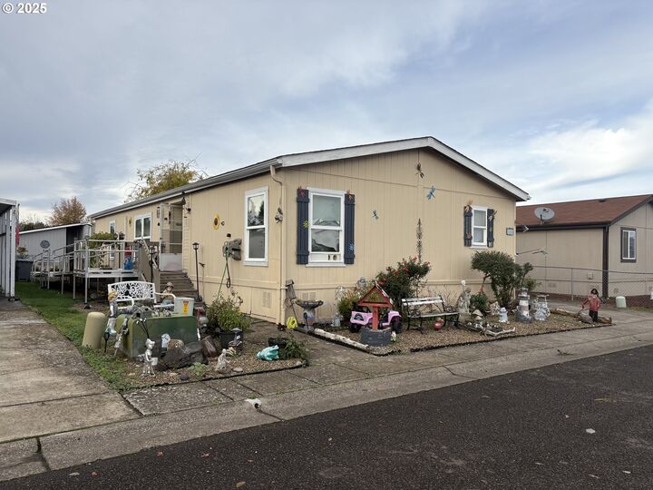 Property Photo: 1699 N Terry St 223 OR 97402