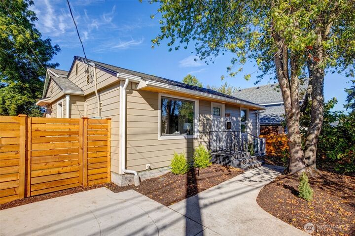 Property Photo: 4512 S Dawson Street WA 98118