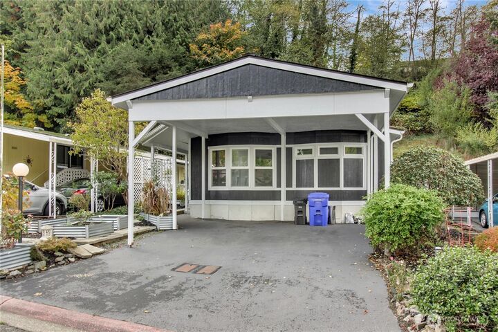 Property Photo: 5810 Fleming Street 21 WA 98203