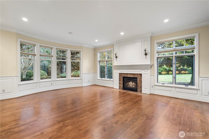 Property Photo: 2 Diamond S Ranch WA 98004