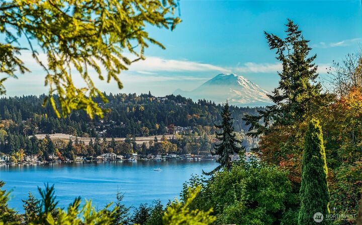 Property Photo:  4222  Shoreclub Drive  WA 98040 