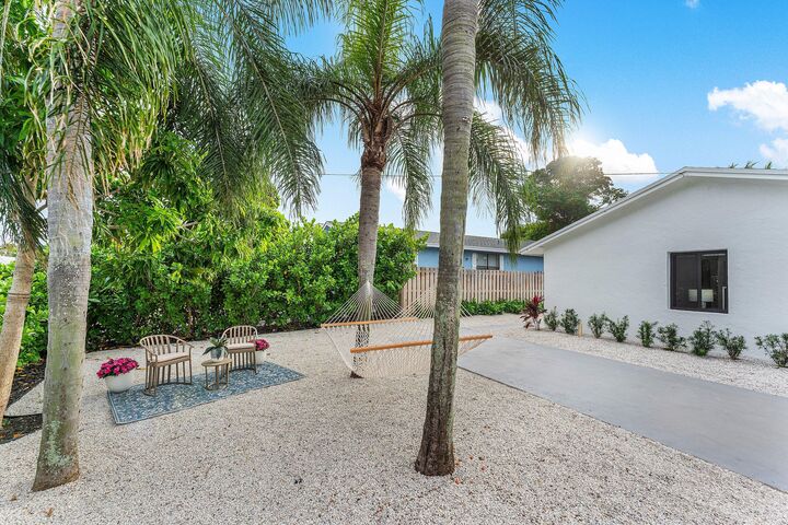 Property Photo: 608 SE 2nd Avenue FL 33483