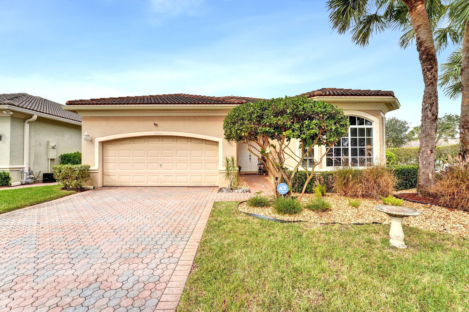 Property Photo: 19405 SW 67th Street FL 33332