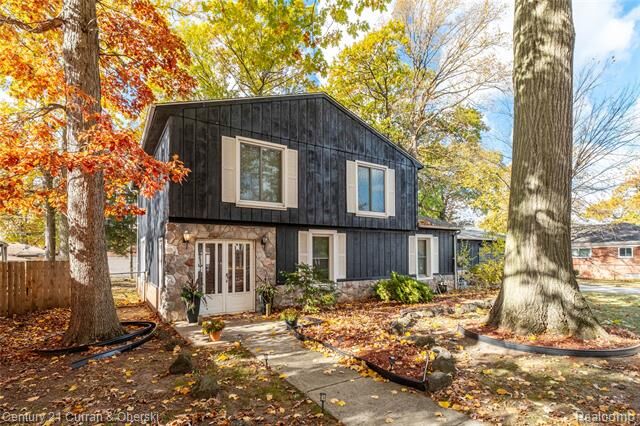 Property Photo:  12831 Fenton  MI 48239 