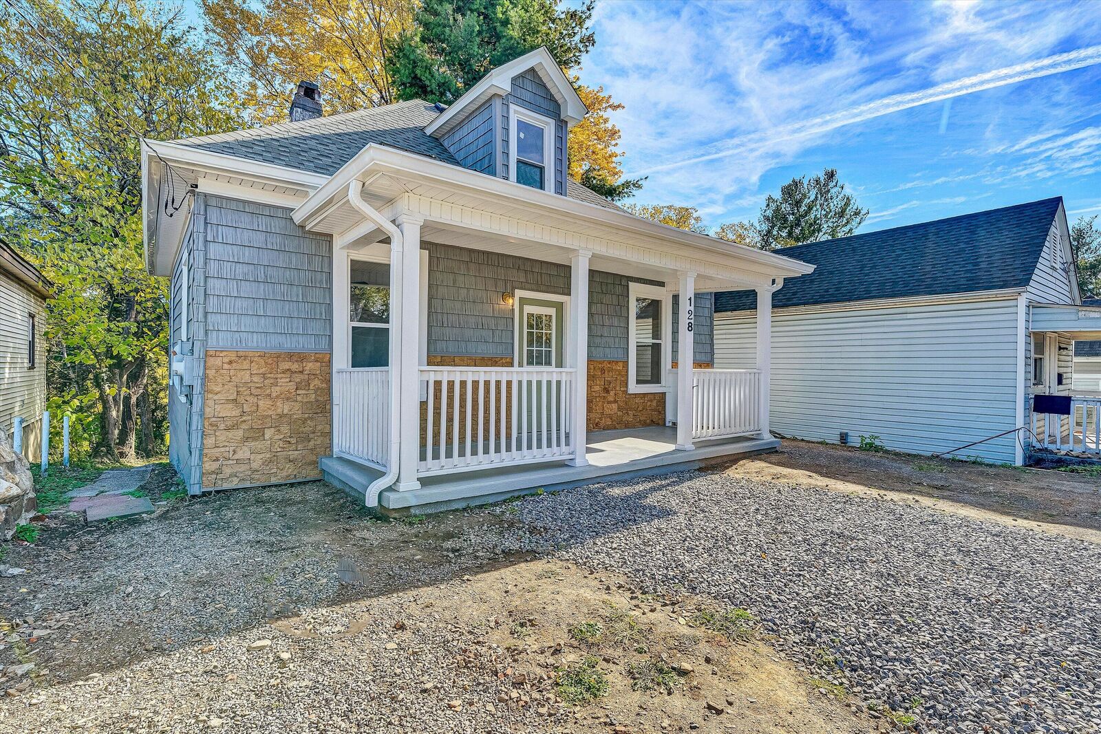 Property Photo: 128 10 1/2 St SE VA 24013