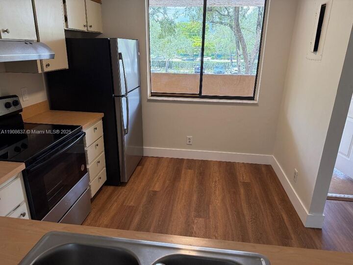 Property Photo: 8592 W Sunrise Blvd 214 FL 33322