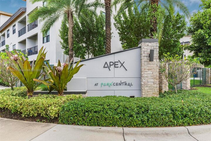 Property Photo: 7865 NW 104th Ave 33 FL 33178