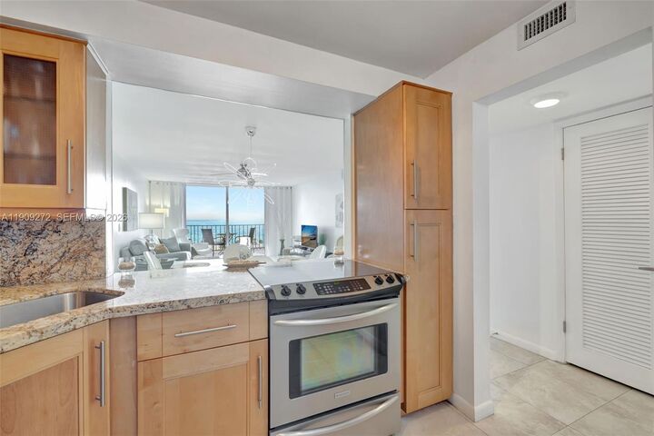 Property Photo:  1400 S Ocean Dr 1001  FL 33019 