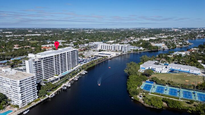 Property Photo: 1180 N Federal Hwy 1602 FL 33304