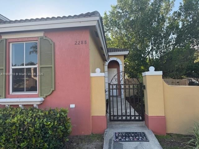 Property Photo: 2288 NE 42nd Ave FL 33033
