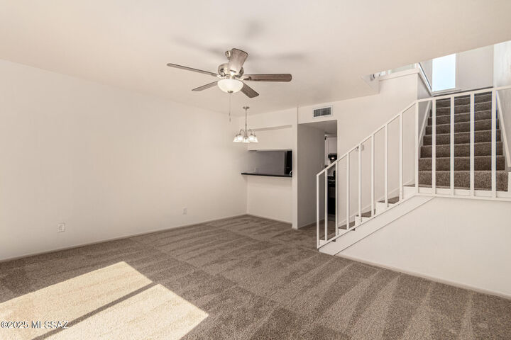 Property Photo: 1600 N Wilmot Road 302 AZ 85712