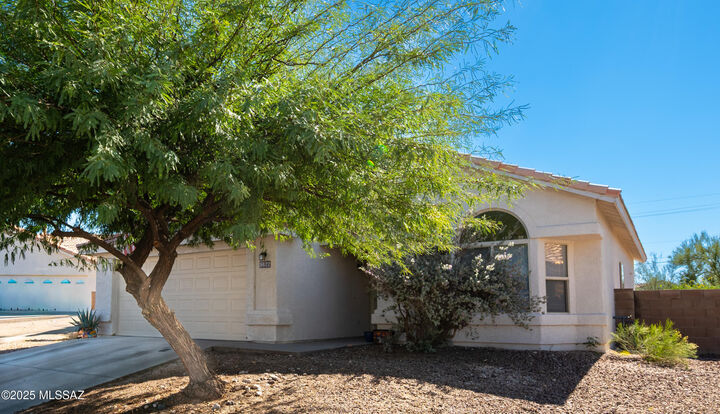 Property Photo: 9822 E Pinyon Pine Drive AZ 85748