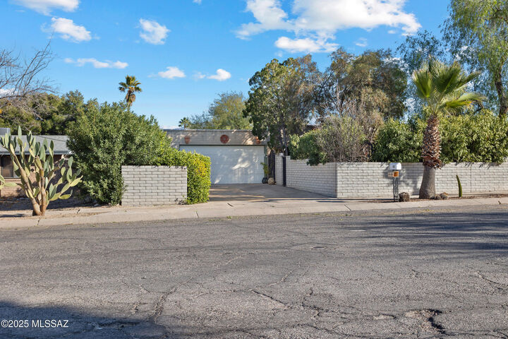 532 N Citadel Avenue  Tucson AZ 85748 photo