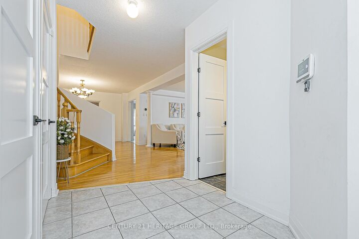 Property Photo:  29 Eminence Road  ON L4K 5K1 