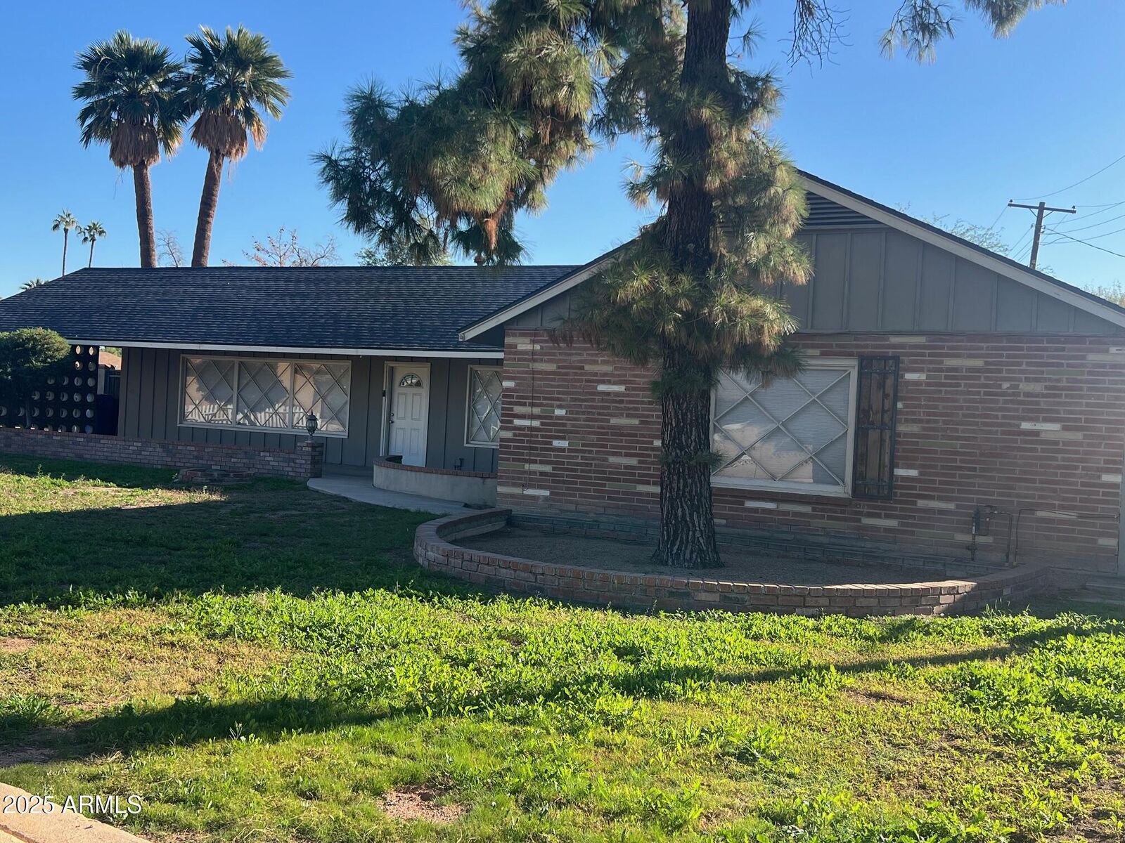 Property Photo:  2528 N 48th Place N  AZ 85008 
