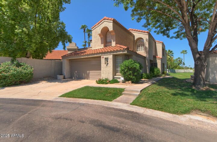 Property Photo: 4020 E Laurel Lane AZ 85028