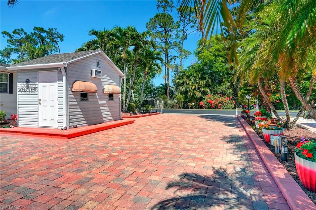 Property Photo:  2117 Crystal Lake Dr  FL 34120 