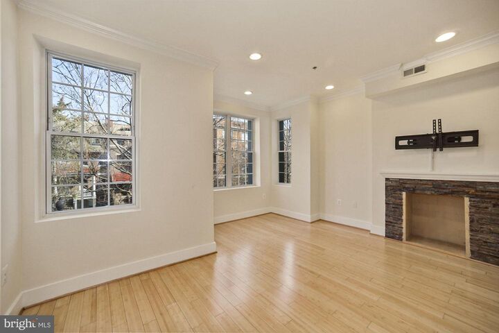 Property Photo: 1126 Columbia Road NW 3 DC 20009