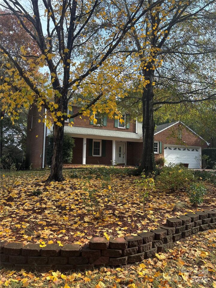 Property Photo: 9901 Tealridge Lane NC 28277