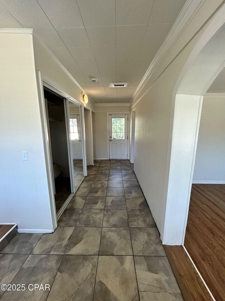 Property Photo: 427 S Macarthur Avenue FL 32401