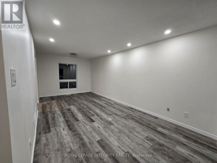 Property Photo:  53 Sarrazin Way  ON K2J 4A5 