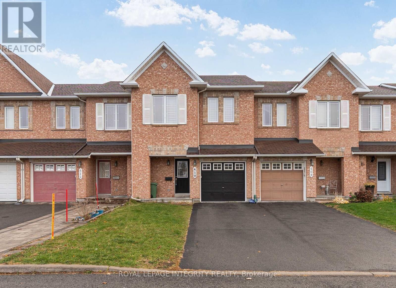 Property Photo: 410 Goldenbrook Way ON K4A 0J7