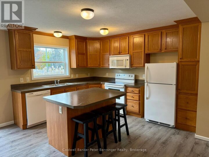 Property Photo: 28 Rae Street ON N0G 2T0